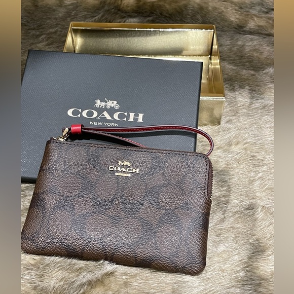 Large Corner Zip Wristlet In Signature Canvas - Picture 1 of 8